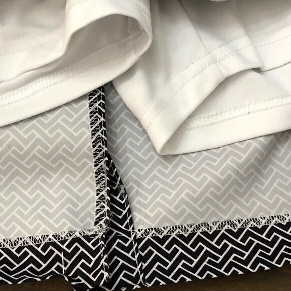 Izod Golf Black & White Geometric Print Skort - Picture 5 of 6